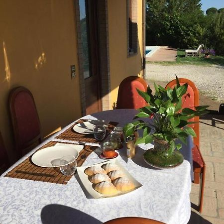 Il Casale Di Lavinia Bed & Breakfast Фабро Екстериор снимка