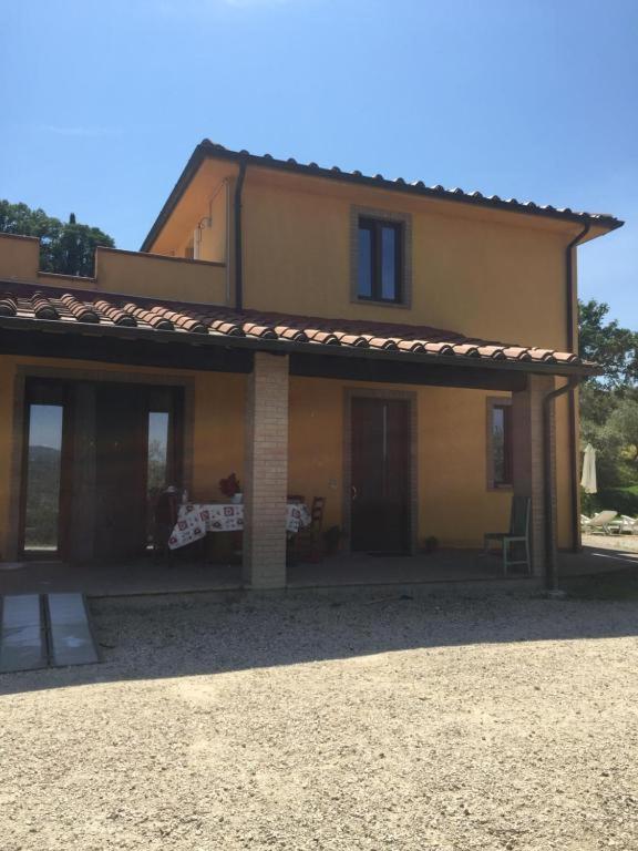 Il Casale Di Lavinia Bed & Breakfast Фабро Екстериор снимка