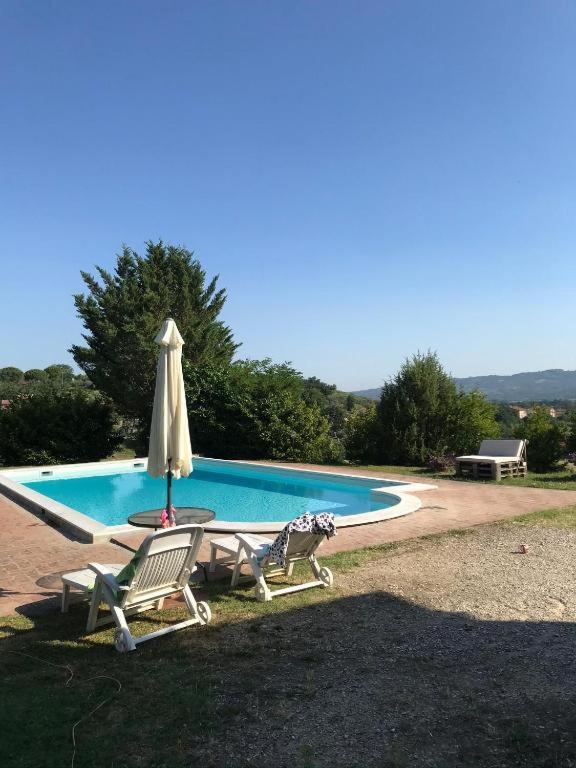 Il Casale Di Lavinia Bed & Breakfast Фабро Екстериор снимка
