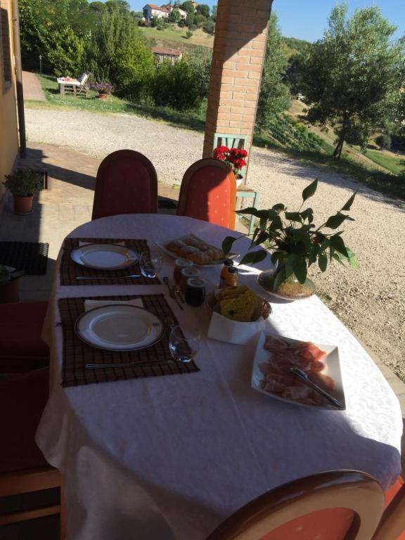 Il Casale Di Lavinia Bed & Breakfast Фабро Екстериор снимка